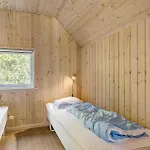 בית נופש Amazing In With Sauna